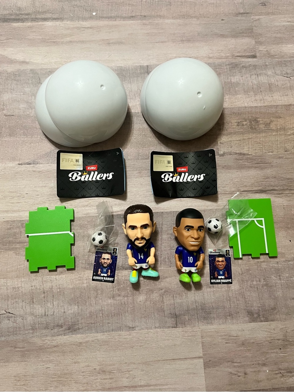 ZURU Ballers Kylian Mbappé & Rabiot Soccer Action Figure w/ Ball & Base